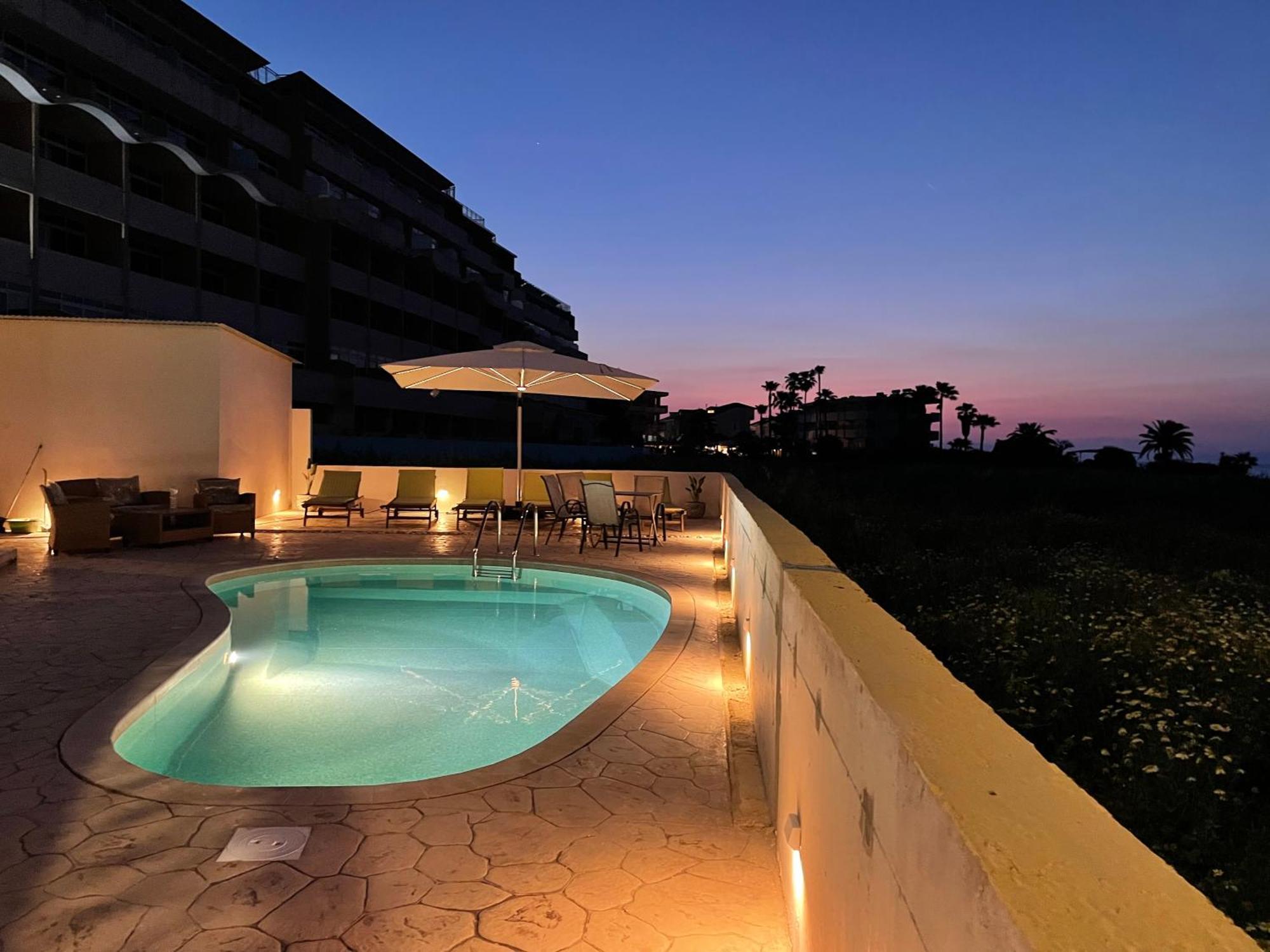 White&Blue Luxury Suites Ialysos  Exterior photo